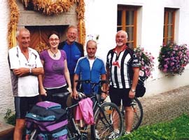 Mnnerfahrradgruppe auf den Ferienhof Stadler